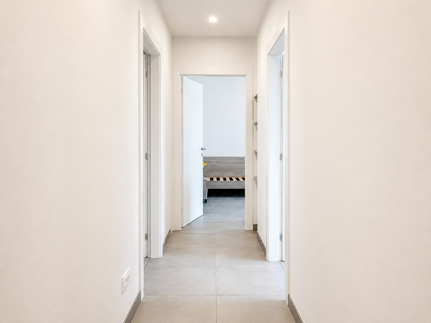 Elegant three-room apartment renovated with city view — 8