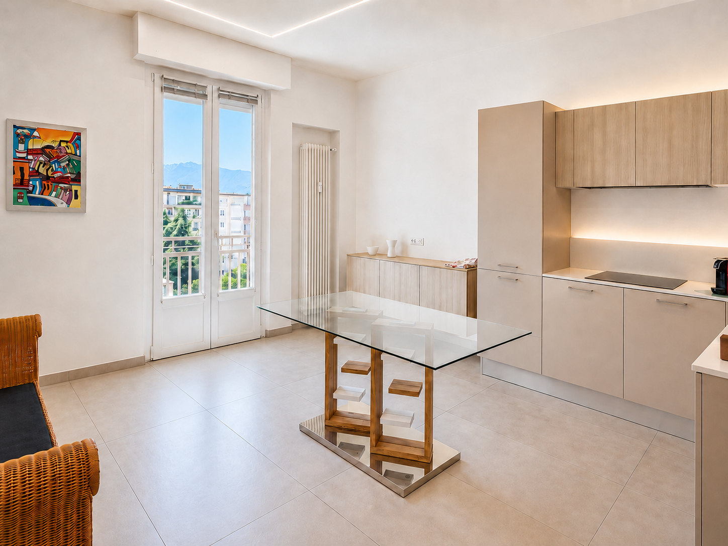 Elegante trilocale ristrutturato con vista sulla città — 3