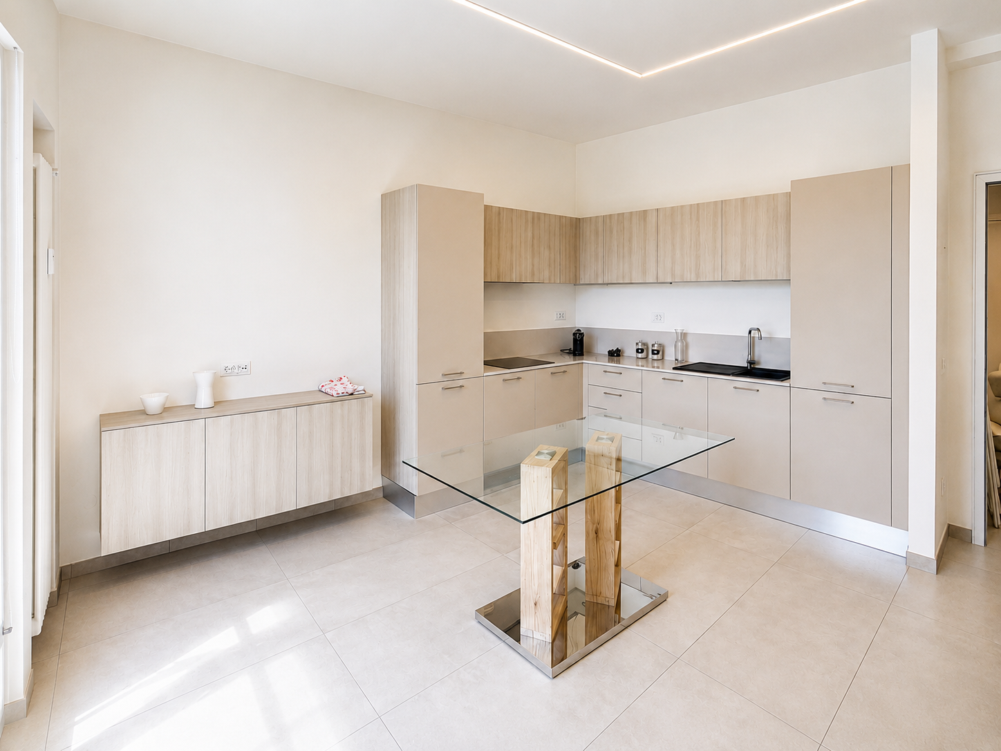 Elegante trilocale ristrutturato con vista sulla città — 7