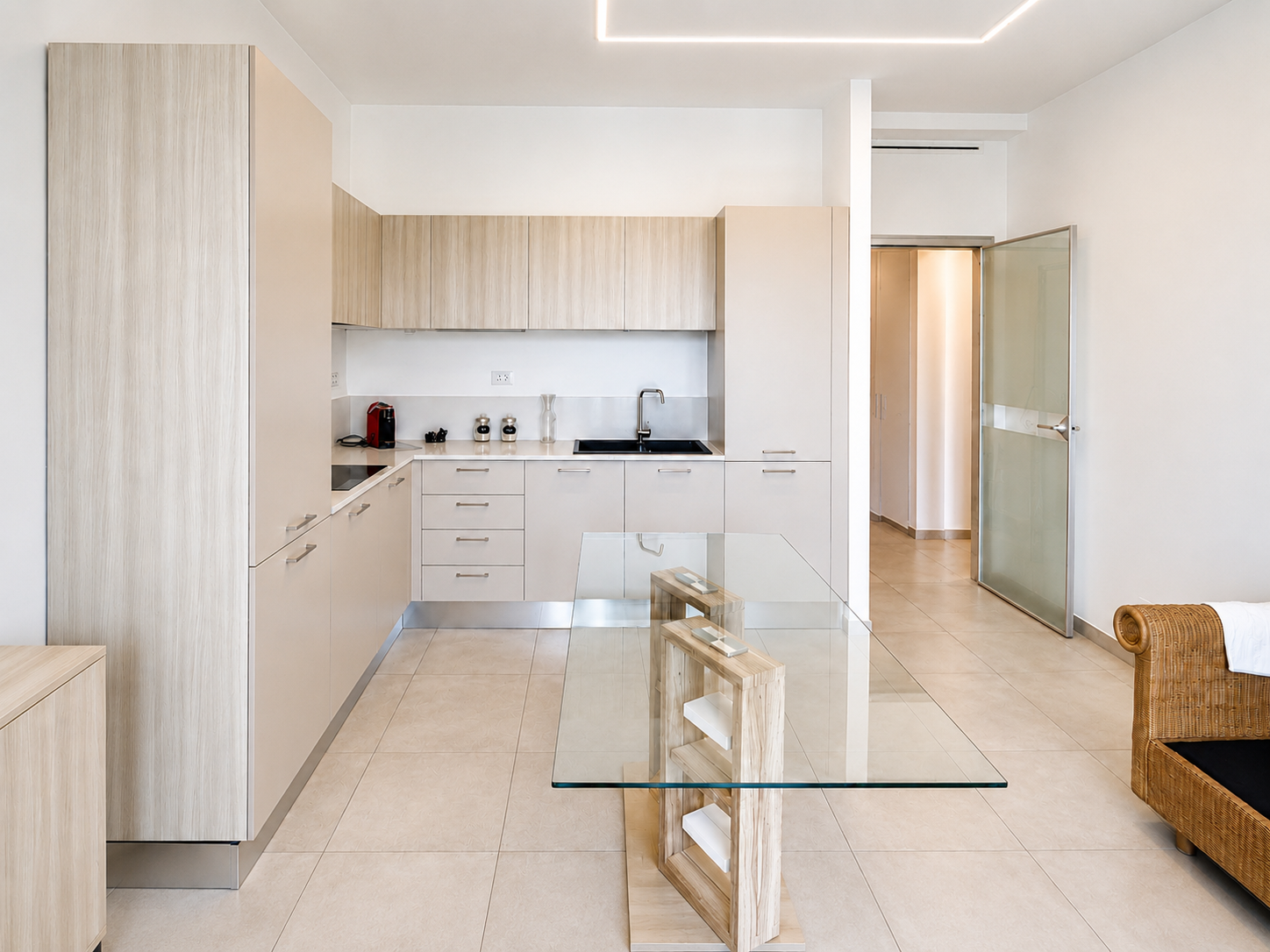 Elegante trilocale ristrutturato con vista sulla città — 6