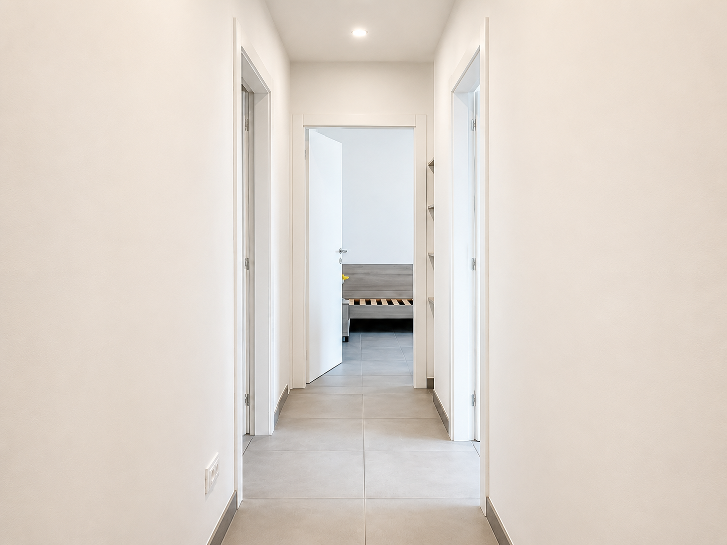 Elegante trilocale ristrutturato con vista sulla città — 8